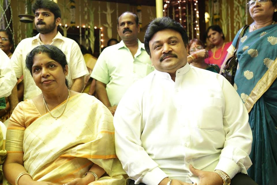பாக்யராஜ் - பூர்ணிமா தம்பதியின் மகன் சாந்தனு - கீர்த்தி திருமண திருமண சிறப்பு ஆல்பம்! பாக்யராஜ் - பூர்ணிமா தம்பதியின் மகன் சாந்தனு - கீர்த்தி திருமண திருமண சிறப்பு ஆல்பம்!