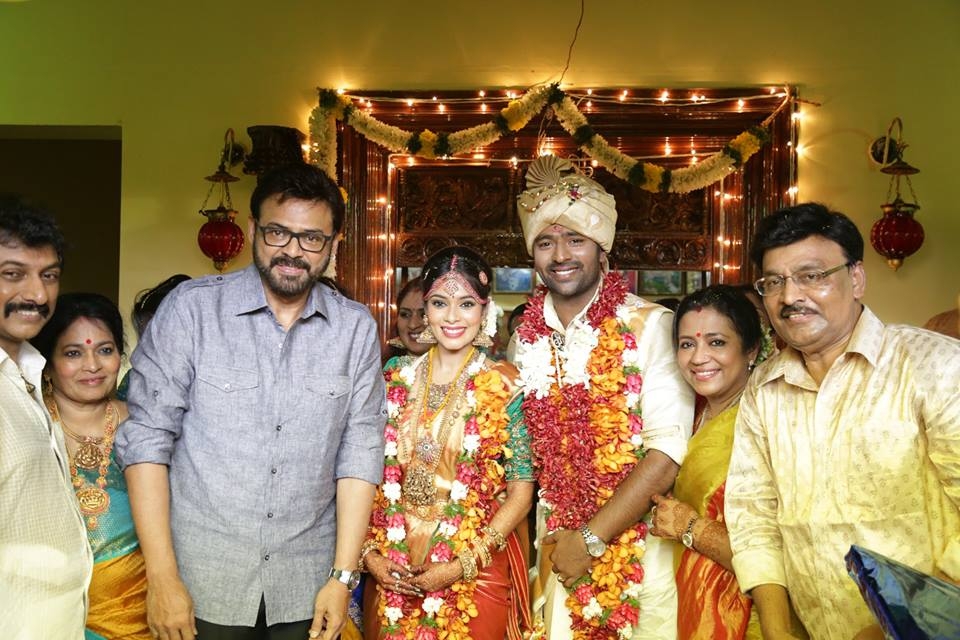 பாக்யராஜ் - பூர்ணிமா தம்பதியின் மகன் சாந்தனு - கீர்த்தி திருமண திருமண சிறப்பு ஆல்பம்! பாக்யராஜ் - பூர்ணிமா தம்பதியின் மகன் சாந்தனு - கீர்த்தி திருமண திருமண சிறப்பு ஆல்பம்!