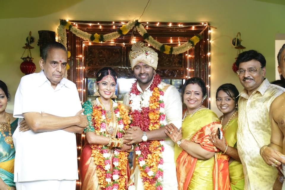 பாக்யராஜ் - பூர்ணிமா தம்பதியின் மகன் சாந்தனு - கீர்த்தி திருமண திருமண சிறப்பு ஆல்பம்! பாக்யராஜ் - பூர்ணிமா தம்பதியின் மகன் சாந்தனு - கீர்த்தி திருமண திருமண சிறப்பு ஆல்பம்!