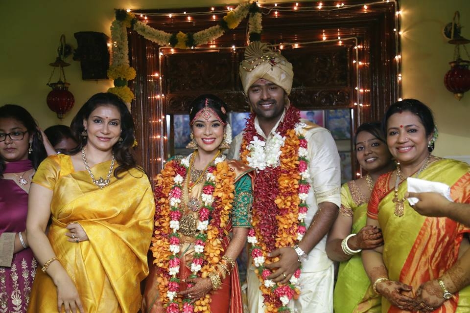 பாக்யராஜ் - பூர்ணிமா தம்பதியின் மகன் சாந்தனு - கீர்த்தி திருமண திருமண சிறப்பு ஆல்பம்! பாக்யராஜ் - பூர்ணிமா தம்பதியின் மகன் சாந்தனு - கீர்த்தி திருமண திருமண சிறப்பு ஆல்பம்!
