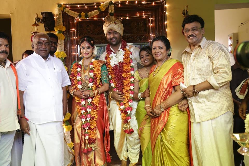 பாக்யராஜ் - பூர்ணிமா தம்பதியின் மகன் சாந்தனு - கீர்த்தி திருமண திருமண சிறப்பு ஆல்பம்! பாக்யராஜ் - பூர்ணிமா தம்பதியின் மகன் சாந்தனு - கீர்த்தி திருமண திருமண சிறப்பு ஆல்பம்!