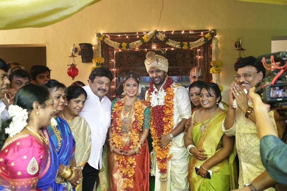 பாக்யராஜ் - பூர்ணிமா தம்பதியின் மகன் சாந்தனு - கீர்த்தி திருமண திருமண சிறப்பு ஆல்பம்! பாக்யராஜ் - பூர்ணிமா தம்பதியின் மகன் சாந்தனு - கீர்த்தி திருமண திருமண சிறப்பு ஆல்பம்!