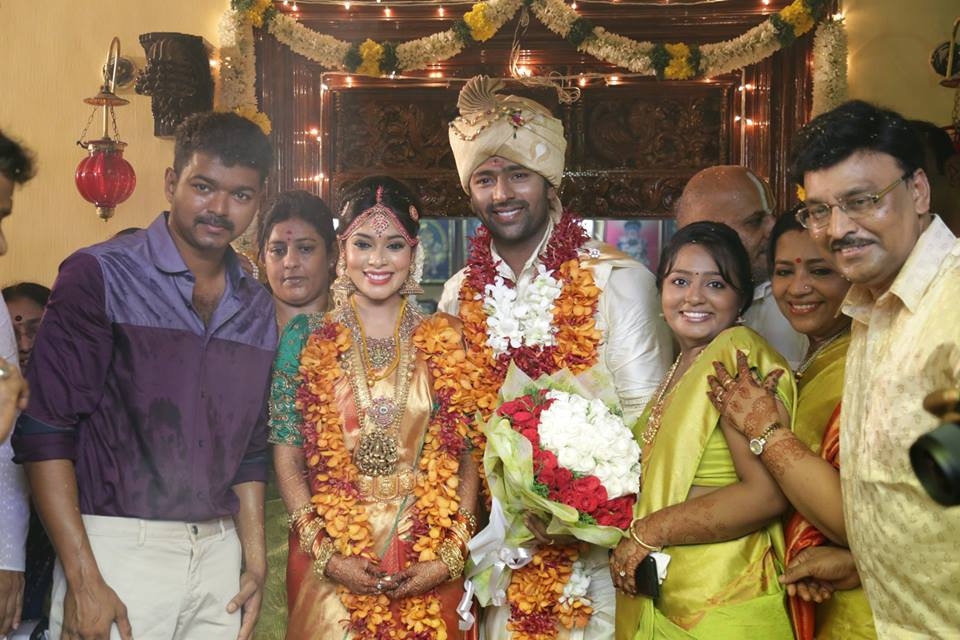 பாக்யராஜ் - பூர்ணிமா தம்பதியின் மகன் சாந்தனு - கீர்த்தி திருமண திருமண சிறப்பு ஆல்பம்! பாக்யராஜ் - பூர்ணிமா தம்பதியின் மகன் சாந்தனு - கீர்த்தி திருமண திருமண சிறப்பு ஆல்பம்!