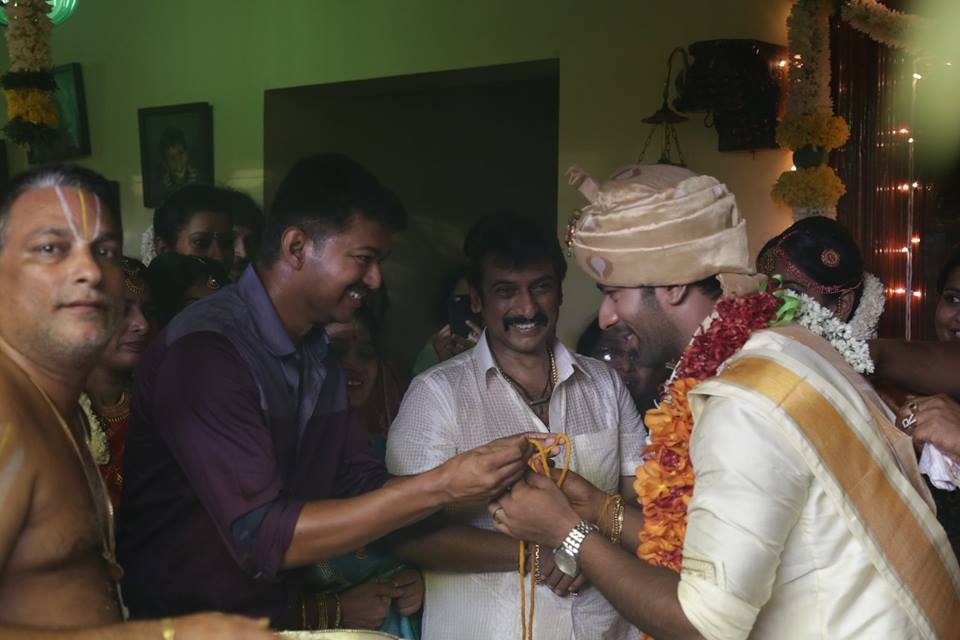 பாக்யராஜ் - பூர்ணிமா தம்பதியின் மகன் சாந்தனு - கீர்த்தி திருமண திருமண சிறப்பு ஆல்பம்! பாக்யராஜ் - பூர்ணிமா தம்பதியின் மகன் சாந்தனு - கீர்த்தி திருமண திருமண சிறப்பு ஆல்பம்!