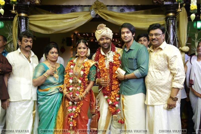 பாக்யராஜ் - பூர்ணிமா தம்பதியின் மகன் சாந்தனு - கீர்த்தி திருமண திருமண சிறப்பு ஆல்பம்! பாக்யராஜ் - பூர்ணிமா தம்பதியின் மகன் சாந்தனு - கீர்த்தி திருமண திருமண சிறப்பு ஆல்பம்!