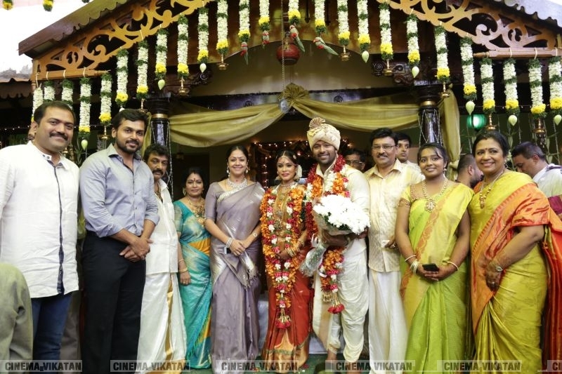 பாக்யராஜ் - பூர்ணிமா தம்பதியின் மகன் சாந்தனு - கீர்த்தி திருமண திருமண சிறப்பு ஆல்பம்! பாக்யராஜ் - பூர்ணிமா தம்பதியின் மகன் சாந்தனு - கீர்த்தி திருமண திருமண சிறப்பு ஆல்பம்!