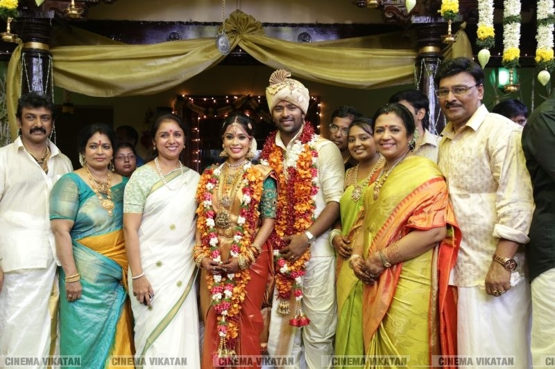 பாக்யராஜ் - பூர்ணிமா தம்பதியின் மகன் சாந்தனு - கீர்த்தி திருமண திருமண சிறப்பு ஆல்பம்! பாக்யராஜ் - பூர்ணிமா தம்பதியின் மகன் சாந்தனு - கீர்த்தி திருமண திருமண சிறப்பு ஆல்பம்!