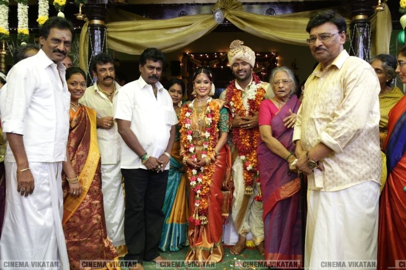பாக்யராஜ் - பூர்ணிமா தம்பதியின் மகன் சாந்தனு - கீர்த்தி திருமண திருமண சிறப்பு ஆல்பம்! பாக்யராஜ் - பூர்ணிமா தம்பதியின் மகன் சாந்தனு - கீர்த்தி திருமண திருமண சிறப்பு ஆல்பம்!