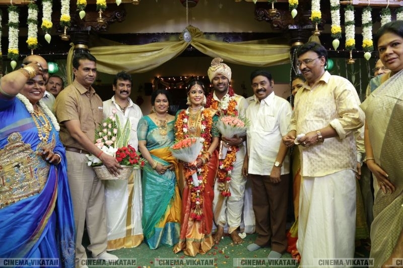 பாக்யராஜ் - பூர்ணிமா தம்பதியின் மகன் சாந்தனு - கீர்த்தி திருமண திருமண சிறப்பு ஆல்பம்! பாக்யராஜ் - பூர்ணிமா தம்பதியின் மகன் சாந்தனு - கீர்த்தி திருமண திருமண சிறப்பு ஆல்பம்!