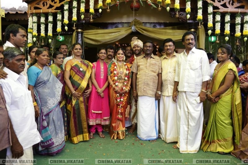 பாக்யராஜ் - பூர்ணிமா தம்பதியின் மகன் சாந்தனு - கீர்த்தி திருமண திருமண சிறப்பு ஆல்பம்! பாக்யராஜ் - பூர்ணிமா தம்பதியின் மகன் சாந்தனு - கீர்த்தி திருமண திருமண சிறப்பு ஆல்பம்!