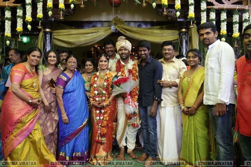 பாக்யராஜ் - பூர்ணிமா தம்பதியின் மகன் சாந்தனு - கீர்த்தி திருமண திருமண சிறப்பு ஆல்பம்! பாக்யராஜ் - பூர்ணிமா தம்பதியின் மகன் சாந்தனு - கீர்த்தி திருமண திருமண சிறப்பு ஆல்பம்!
