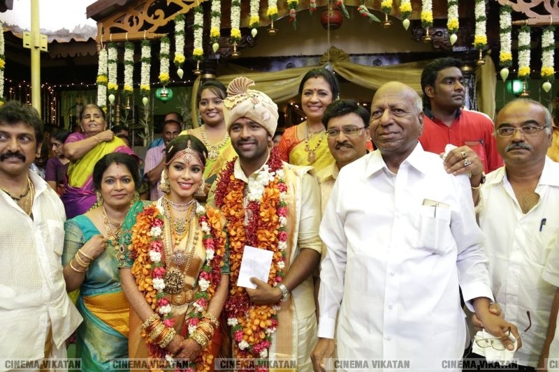 பாக்யராஜ் - பூர்ணிமா தம்பதியின் மகன் சாந்தனு - கீர்த்தி திருமண திருமண சிறப்பு ஆல்பம்! பாக்யராஜ் - பூர்ணிமா தம்பதியின் மகன் சாந்தனு - கீர்த்தி திருமண திருமண சிறப்பு ஆல்பம்!