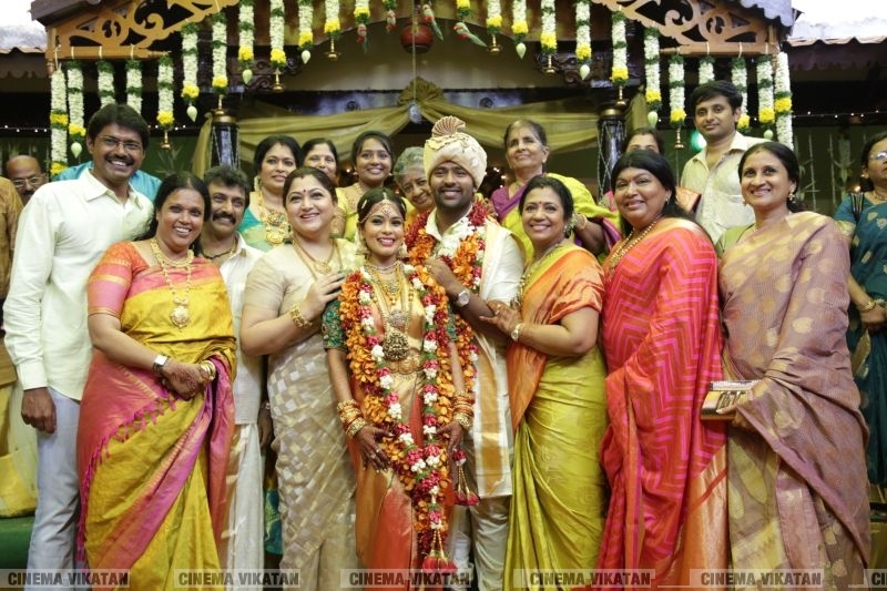 பாக்யராஜ் - பூர்ணிமா தம்பதியின் மகன் சாந்தனு - கீர்த்தி திருமண திருமண சிறப்பு ஆல்பம்! பாக்யராஜ் - பூர்ணிமா தம்பதியின் மகன் சாந்தனு - கீர்த்தி திருமண திருமண சிறப்பு ஆல்பம்!