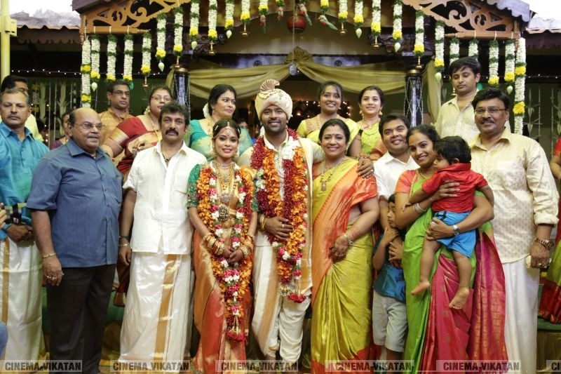 பாக்யராஜ் - பூர்ணிமா தம்பதியின் மகன் சாந்தனு - கீர்த்தி திருமண திருமண சிறப்பு ஆல்பம்! பாக்யராஜ் - பூர்ணிமா தம்பதியின் மகன் சாந்தனு - கீர்த்தி திருமண திருமண சிறப்பு ஆல்பம்!