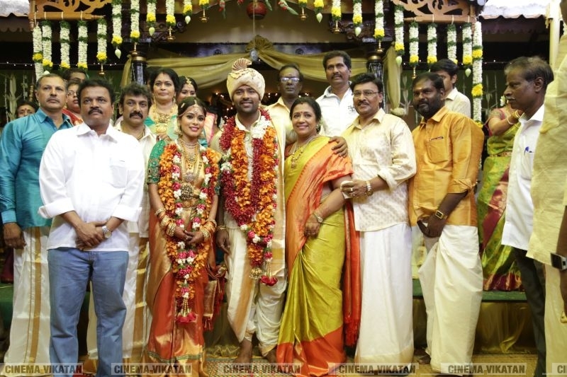 பாக்யராஜ் - பூர்ணிமா தம்பதியின் மகன் சாந்தனு - கீர்த்தி திருமண திருமண சிறப்பு ஆல்பம்! பாக்யராஜ் - பூர்ணிமா தம்பதியின் மகன் சாந்தனு - கீர்த்தி திருமண திருமண சிறப்பு ஆல்பம்!