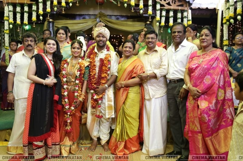 பாக்யராஜ் - பூர்ணிமா தம்பதியின் மகன் சாந்தனு - கீர்த்தி திருமண திருமண சிறப்பு ஆல்பம்! பாக்யராஜ் - பூர்ணிமா தம்பதியின் மகன் சாந்தனு - கீர்த்தி திருமண திருமண சிறப்பு ஆல்பம்!