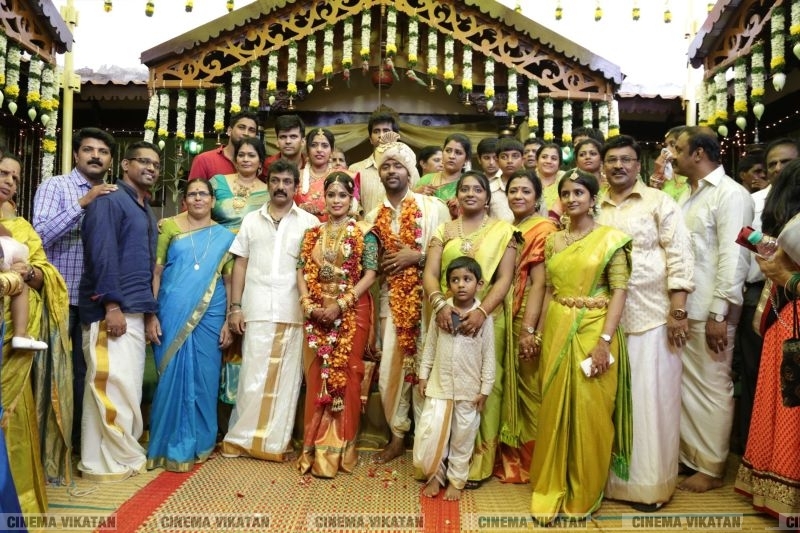 பாக்யராஜ் - பூர்ணிமா தம்பதியின் மகன் சாந்தனு - கீர்த்தி திருமண திருமண சிறப்பு ஆல்பம்! பாக்யராஜ் - பூர்ணிமா தம்பதியின் மகன் சாந்தனு - கீர்த்தி திருமண திருமண சிறப்பு ஆல்பம்!