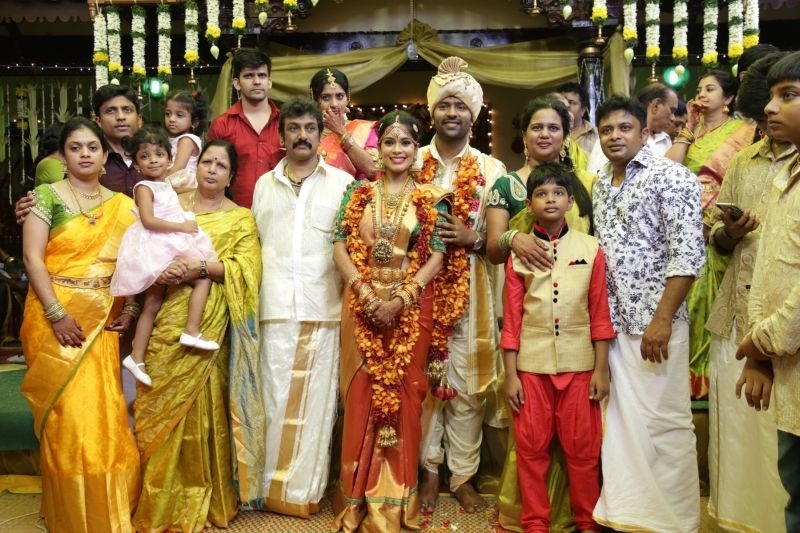 பாக்யராஜ் - பூர்ணிமா தம்பதியின் மகன் சாந்தனு - கீர்த்தி திருமண திருமண சிறப்பு ஆல்பம்! பாக்யராஜ் - பூர்ணிமா தம்பதியின் மகன் சாந்தனு - கீர்த்தி திருமண திருமண சிறப்பு ஆல்பம்!