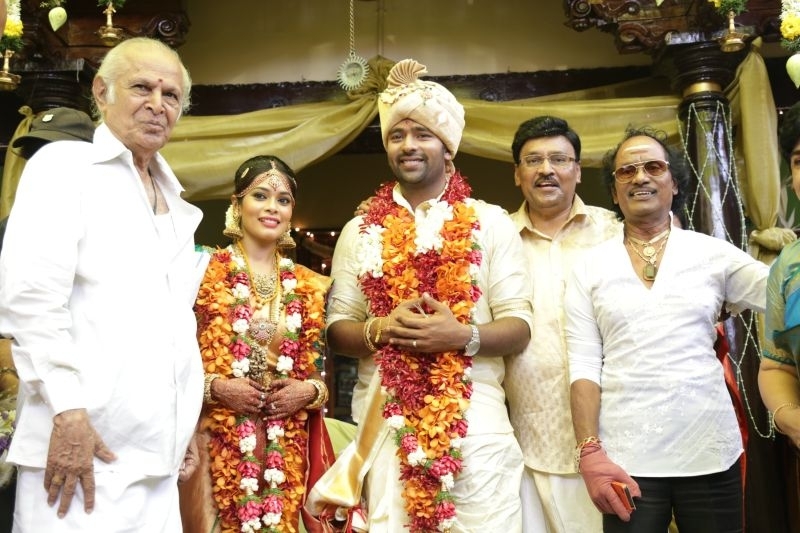 பாக்யராஜ் - பூர்ணிமா தம்பதியின் மகன் சாந்தனு - கீர்த்தி திருமண திருமண சிறப்பு ஆல்பம்! பாக்யராஜ் - பூர்ணிமா தம்பதியின் மகன் சாந்தனு - கீர்த்தி திருமண திருமண சிறப்பு ஆல்பம்!