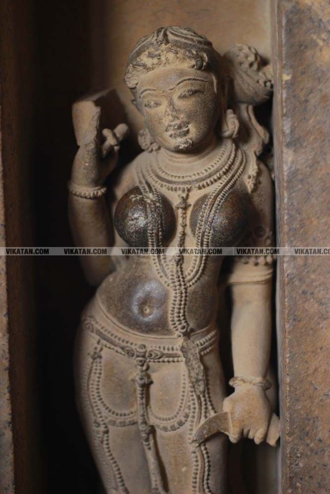 கஜுரஹோ சிற்பங்கள் - சிறப்பு புகைப்பட்டத் தொகுப்பு: படங்கள்: அ. சரண் குமார் கஜுரஹோ சிற்பங்கள் - சிறப்பு புகைப்பட்டத் தொகுப்பு: படங்கள்: அ. சரண் குமார்