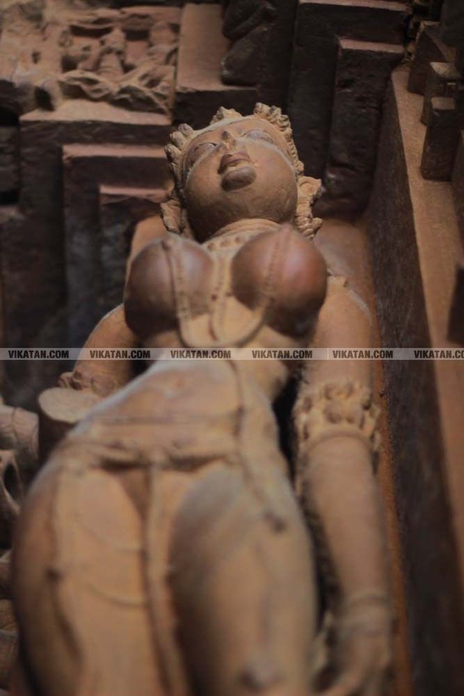 கஜுரஹோ சிற்பங்கள் - சிறப்பு புகைப்பட்டத் தொகுப்பு: படங்கள்: அ. சரண் குமார் கஜுரஹோ சிற்பங்கள் - சிறப்பு புகைப்பட்டத் தொகுப்பு: படங்கள்: அ. சரண் குமார்
