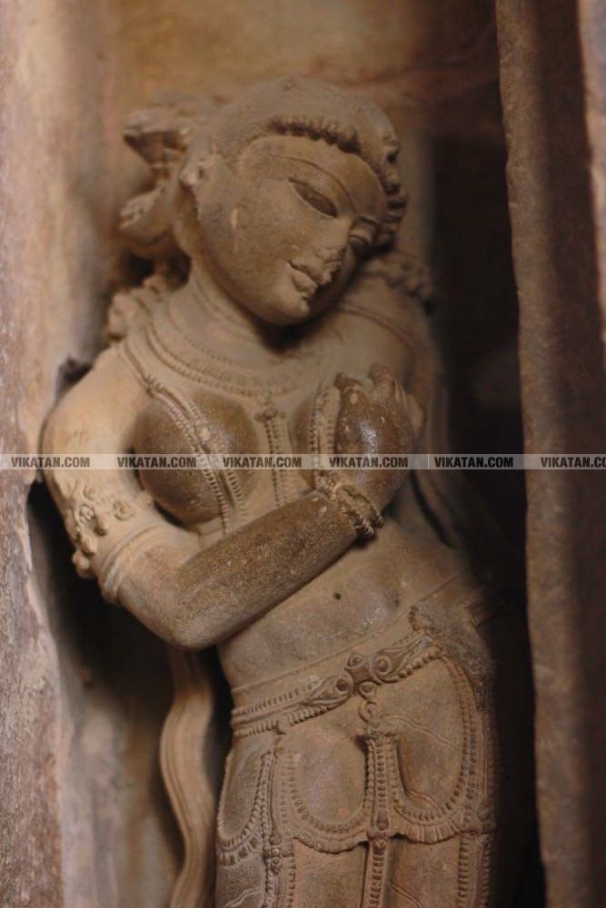 கஜுரஹோ சிற்பங்கள் - சிறப்பு புகைப்பட்டத் தொகுப்பு: படங்கள்: அ. சரண் குமார் கஜுரஹோ சிற்பங்கள் - சிறப்பு புகைப்பட்டத் தொகுப்பு: படங்கள்: அ. சரண் குமார்