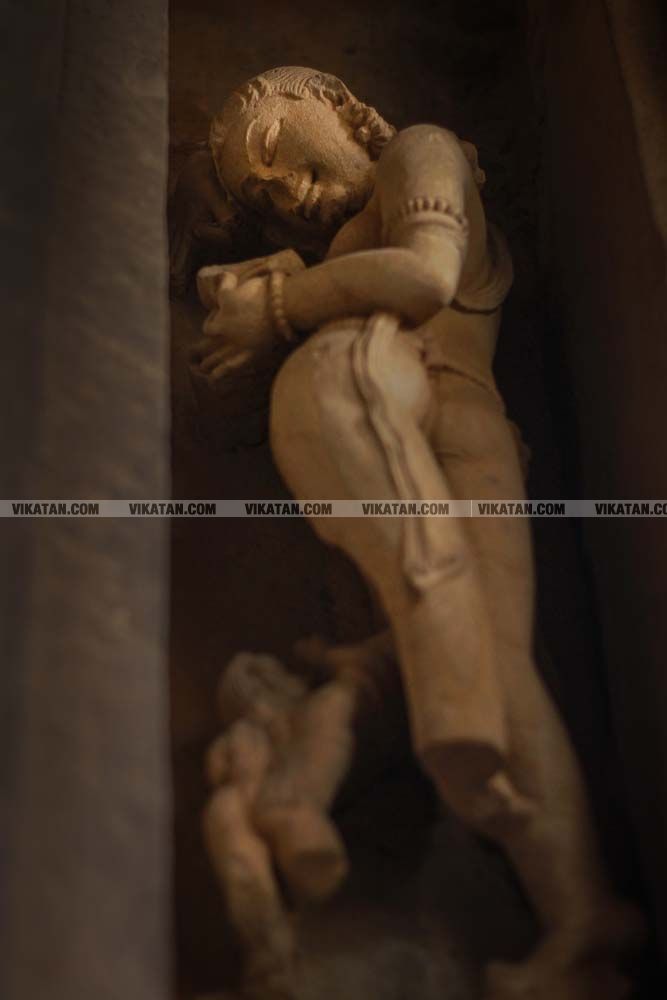 கஜுரஹோ சிற்பங்கள் - சிறப்பு புகைப்பட்டத் தொகுப்பு: படங்கள்: அ. சரண் குமார் கஜுரஹோ சிற்பங்கள் - சிறப்பு புகைப்பட்டத் தொகுப்பு: படங்கள்: அ. சரண் குமார்