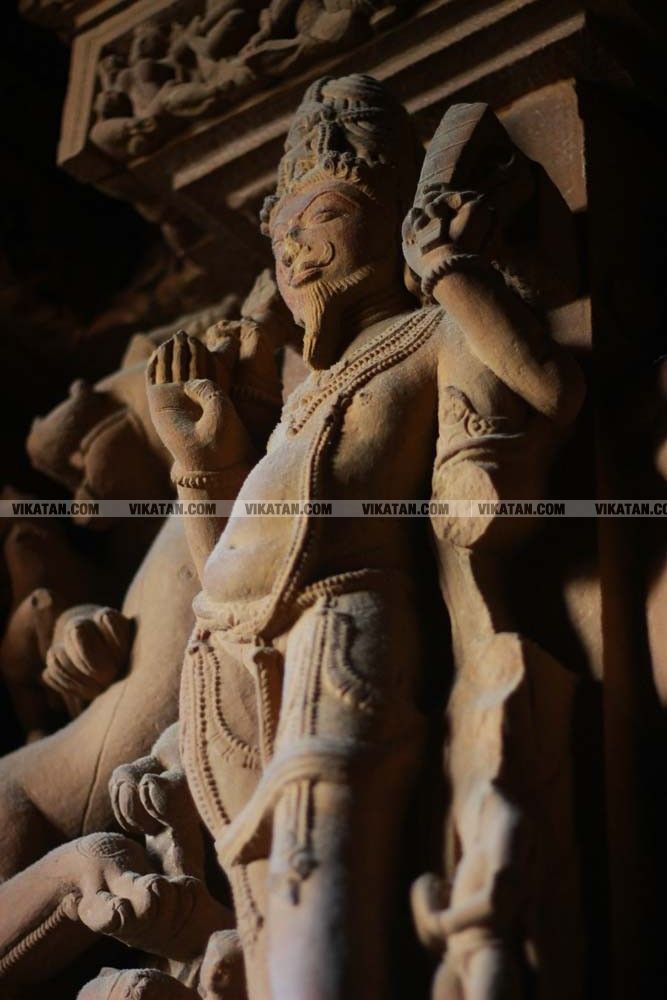 கஜுரஹோ சிற்பங்கள் - சிறப்பு புகைப்பட்டத் தொகுப்பு: படங்கள்: அ. சரண் குமார் கஜுரஹோ சிற்பங்கள் - சிறப்பு புகைப்பட்டத் தொகுப்பு: படங்கள்: அ. சரண் குமார்