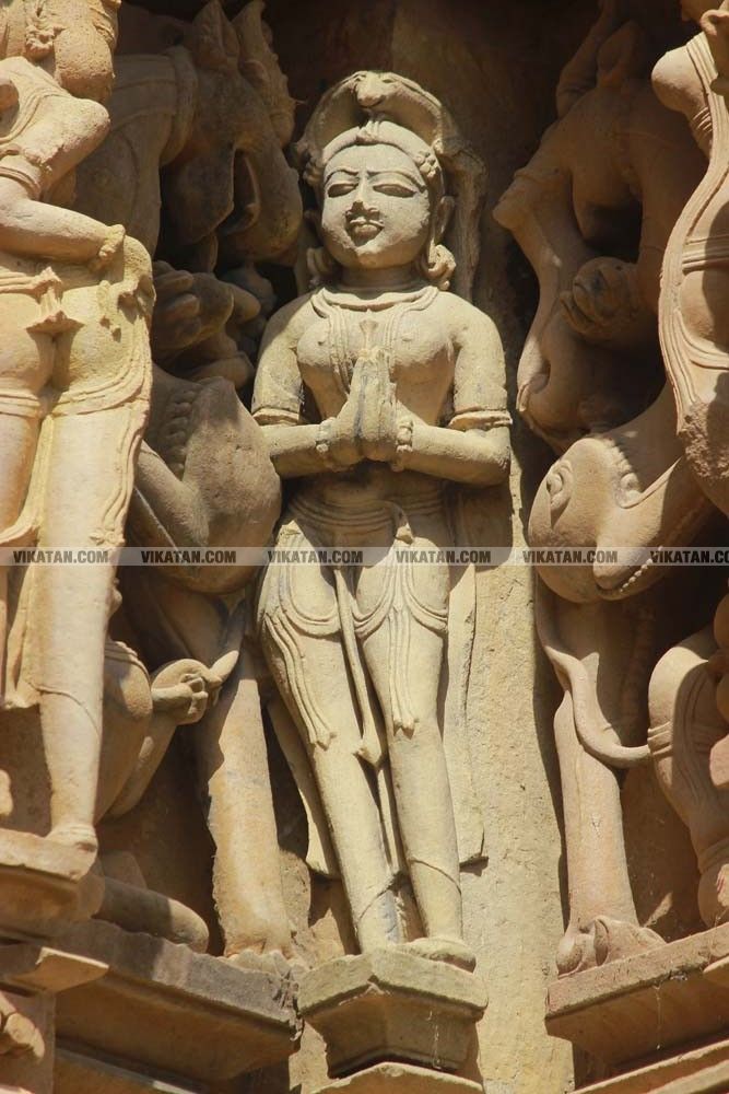 கஜுரஹோ சிற்பங்கள் - சிறப்பு புகைப்பட்டத் தொகுப்பு: படங்கள்: அ. சரண் குமார் கஜுரஹோ சிற்பங்கள் - சிறப்பு புகைப்பட்டத் தொகுப்பு: படங்கள்: அ. சரண் குமார்