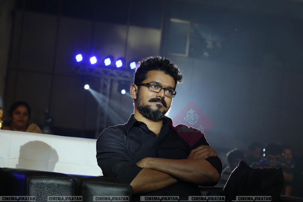 விஜய்யின் மெர்சலான எக்ஸ்ளூசிவ் போட்டோ ஆல்பம்..! #HBDMersalVijay விஜய்யின் மெர்சலான எக்ஸ்ளூசிவ் போட்டோ ஆல்பம்..! #HBDMersalVijay