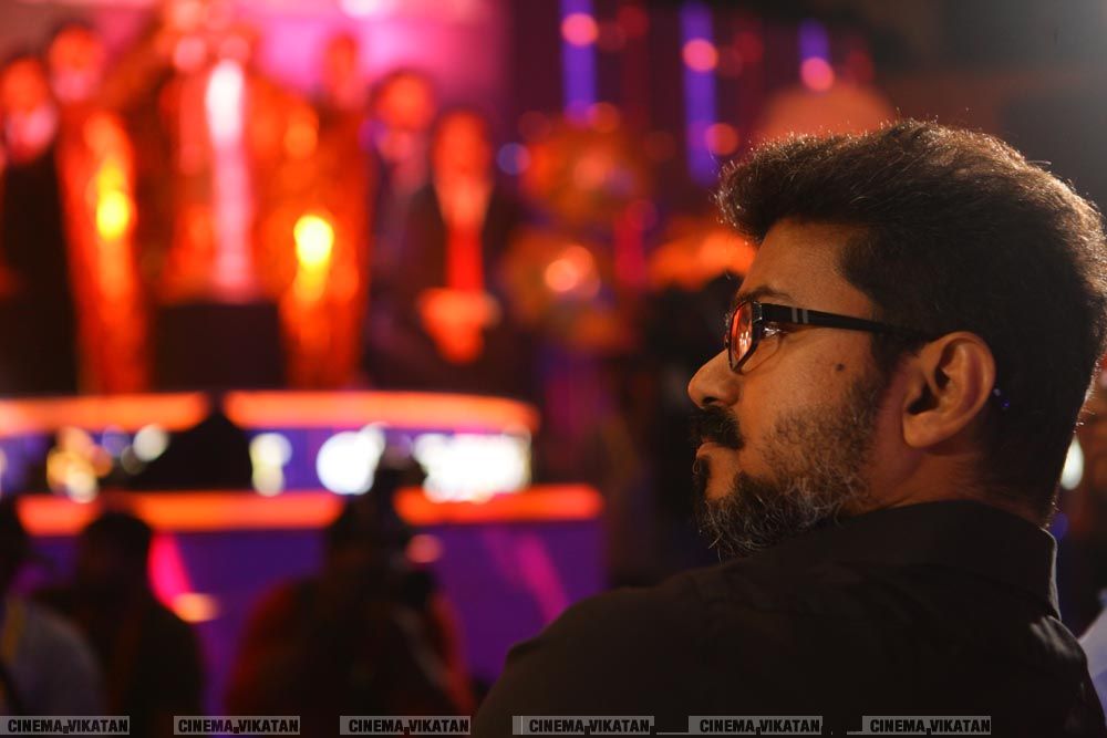 விஜய்யின் மெர்சலான எக்ஸ்ளூசிவ் போட்டோ ஆல்பம்..! #HBDMersalVijay விஜய்யின் மெர்சலான எக்ஸ்ளூசிவ் போட்டோ ஆல்பம்..! #HBDMersalVijay