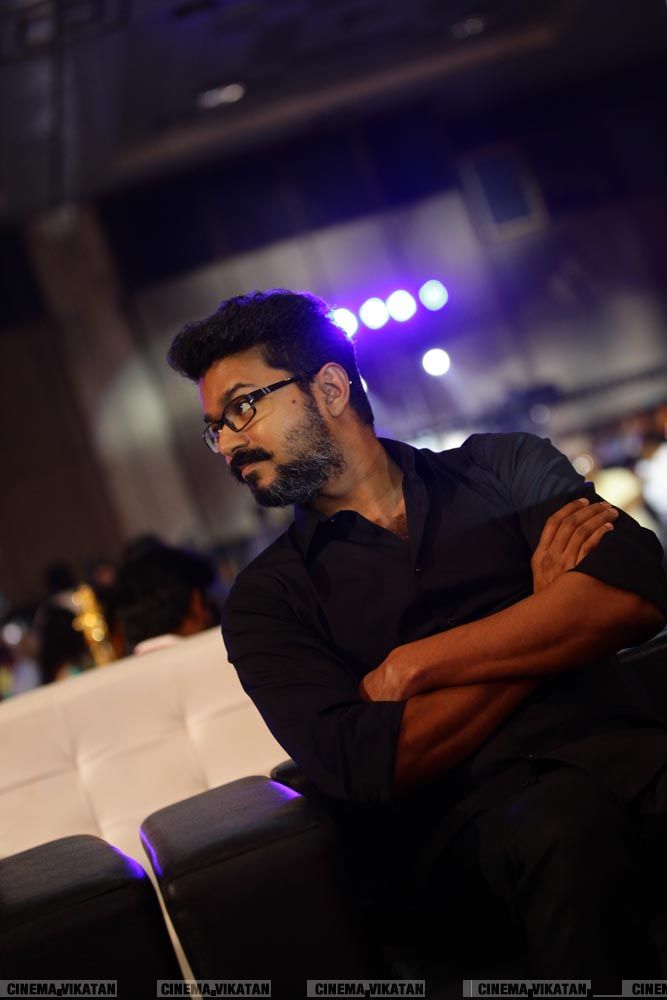 விஜய்யின் மெர்சலான எக்ஸ்ளூசிவ் போட்டோ ஆல்பம்..! #HBDMersalVijay விஜய்யின் மெர்சலான எக்ஸ்ளூசிவ் போட்டோ ஆல்பம்..! #HBDMersalVijay