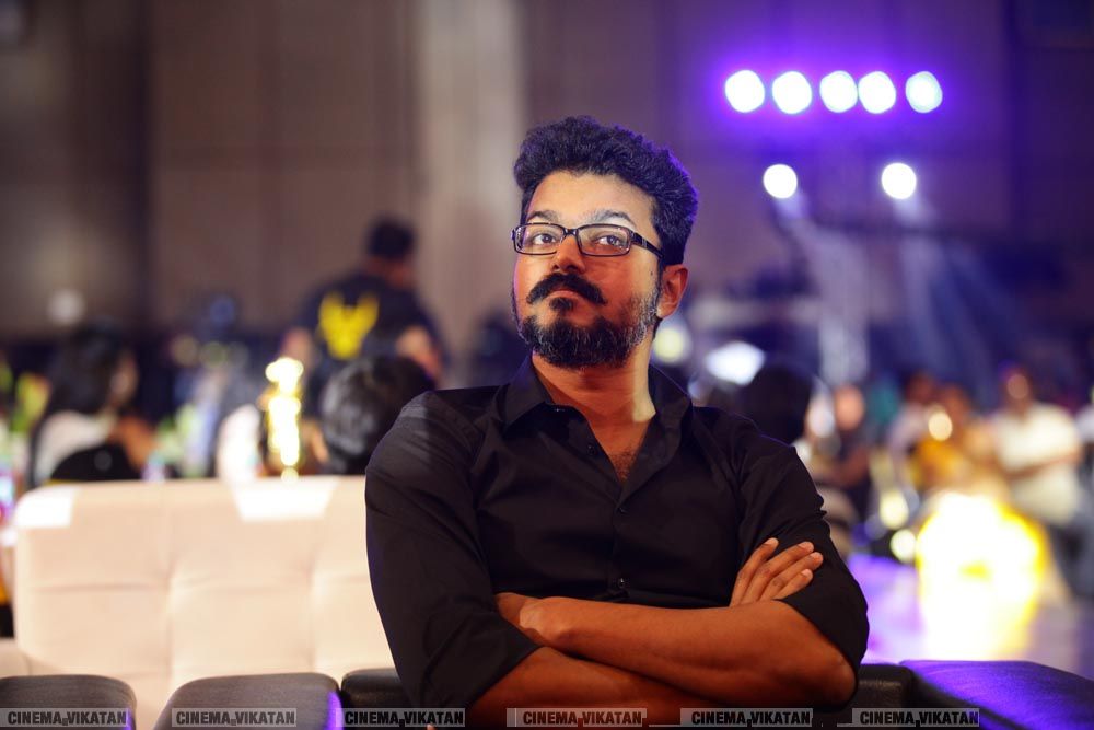 விஜய்யின் மெர்சலான எக்ஸ்ளூசிவ் போட்டோ ஆல்பம்..! #HBDMersalVijay விஜய்யின் மெர்சலான எக்ஸ்ளூசிவ் போட்டோ ஆல்பம்..! #HBDMersalVijay