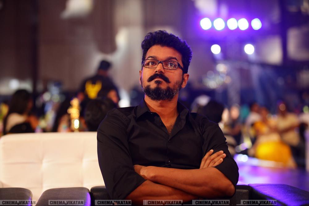 விஜய்யின் மெர்சலான எக்ஸ்ளூசிவ் போட்டோ ஆல்பம்..! #HBDMersalVijay விஜய்யின் மெர்சலான எக்ஸ்ளூசிவ் போட்டோ ஆல்பம்..! #HBDMersalVijay
