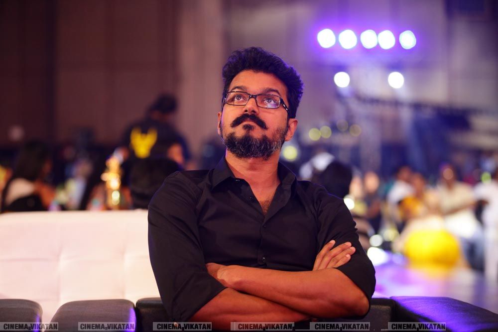 விஜய்யின் மெர்சலான எக்ஸ்ளூசிவ் போட்டோ ஆல்பம்..! #HBDMersalVijay விஜய்யின் மெர்சலான எக்ஸ்ளூசிவ் போட்டோ ஆல்பம்..! #HBDMersalVijay