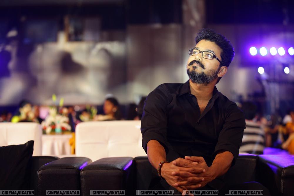 விஜய்யின் மெர்சலான எக்ஸ்ளூசிவ் போட்டோ ஆல்பம்..! #HBDMersalVijay விஜய்யின் மெர்சலான எக்ஸ்ளூசிவ் போட்டோ ஆல்பம்..! #HBDMersalVijay