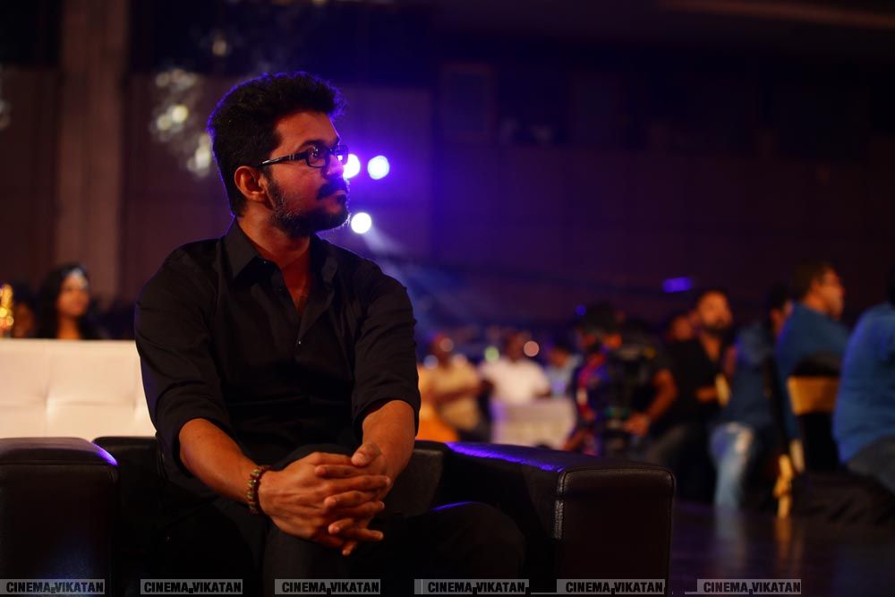 விஜய்யின் மெர்சலான எக்ஸ்ளூசிவ் போட்டோ ஆல்பம்..! #HBDMersalVijay விஜய்யின் மெர்சலான எக்ஸ்ளூசிவ் போட்டோ ஆல்பம்..! #HBDMersalVijay