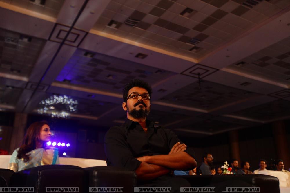 விஜய்யின் மெர்சலான எக்ஸ்ளூசிவ் போட்டோ ஆல்பம்..! #HBDMersalVijay விஜய்யின் மெர்சலான எக்ஸ்ளூசிவ் போட்டோ ஆல்பம்..! #HBDMersalVijay