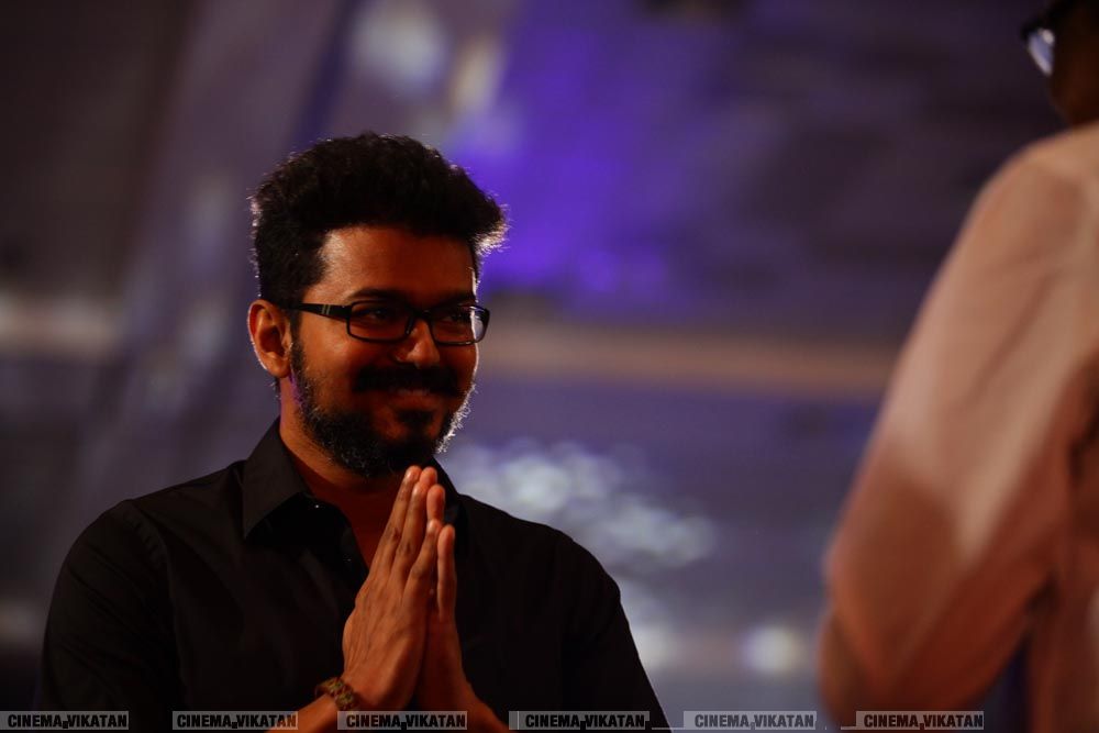 விஜய்யின் மெர்சலான எக்ஸ்ளூசிவ் போட்டோ ஆல்பம்..! #HBDMersalVijay விஜய்யின் மெர்சலான எக்ஸ்ளூசிவ் போட்டோ ஆல்பம்..! #HBDMersalVijay