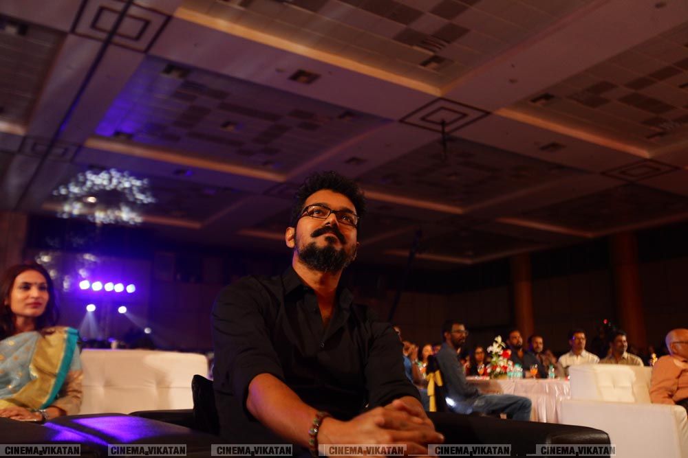 விஜய்யின் மெர்சலான எக்ஸ்ளூசிவ் போட்டோ ஆல்பம்..! #HBDMersalVijay விஜய்யின் மெர்சலான எக்ஸ்ளூசிவ் போட்டோ ஆல்பம்..! #HBDMersalVijay