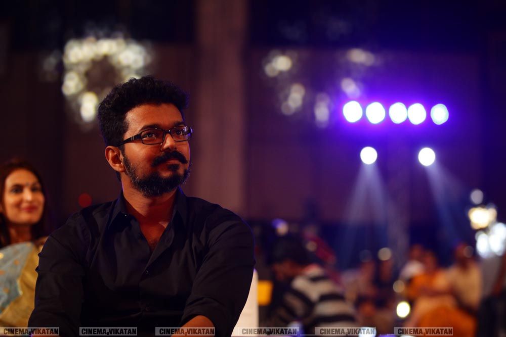 விஜய்யின் மெர்சலான எக்ஸ்ளூசிவ் போட்டோ ஆல்பம்..! #HBDMersalVijay விஜய்யின் மெர்சலான எக்ஸ்ளூசிவ் போட்டோ ஆல்பம்..! #HBDMersalVijay