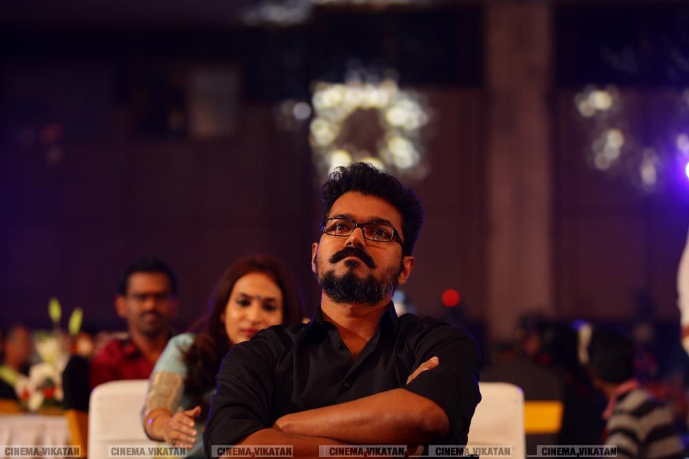 விஜய்யின் மெர்சலான எக்ஸ்ளூசிவ் போட்டோ ஆல்பம்..! #HBDMersalVijay விஜய்யின் மெர்சலான எக்ஸ்ளூசிவ் போட்டோ ஆல்பம்..! #HBDMersalVijay