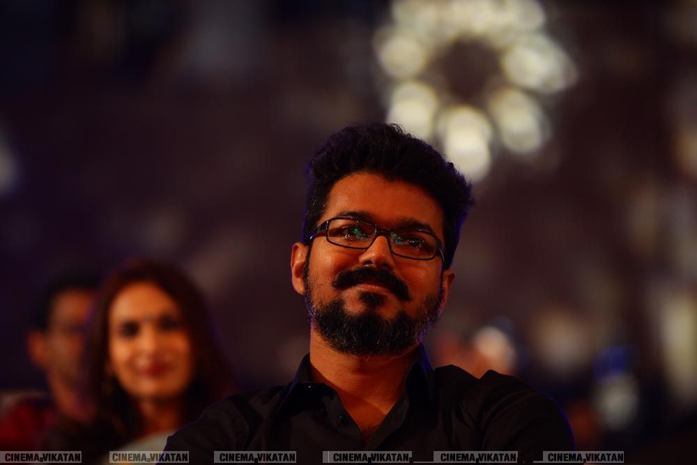 விஜய்யின் மெர்சலான எக்ஸ்ளூசிவ் போட்டோ ஆல்பம்..! #HBDMersalVijay விஜய்யின் மெர்சலான எக்ஸ்ளூசிவ் போட்டோ ஆல்பம்..! #HBDMersalVijay