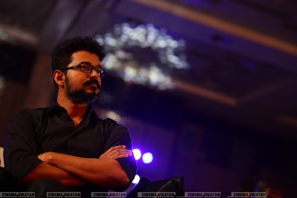 விஜய்யின் மெர்சலான எக்ஸ்ளூசிவ் போட்டோ ஆல்பம்..! #HBDMersalVijay விஜய்யின் மெர்சலான எக்ஸ்ளூசிவ் போட்டோ ஆல்பம்..! #HBDMersalVijay