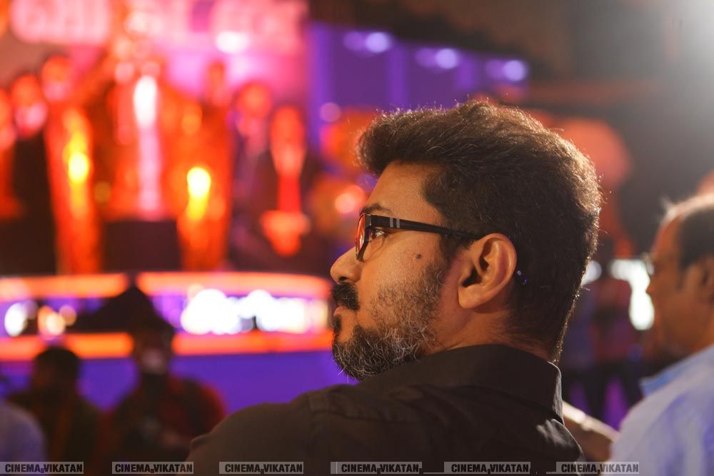 விஜய்யின் மெர்சலான எக்ஸ்ளூசிவ் போட்டோ ஆல்பம்..! #HBDMersalVijay விஜய்யின் மெர்சலான எக்ஸ்ளூசிவ் போட்டோ ஆல்பம்..! #HBDMersalVijay