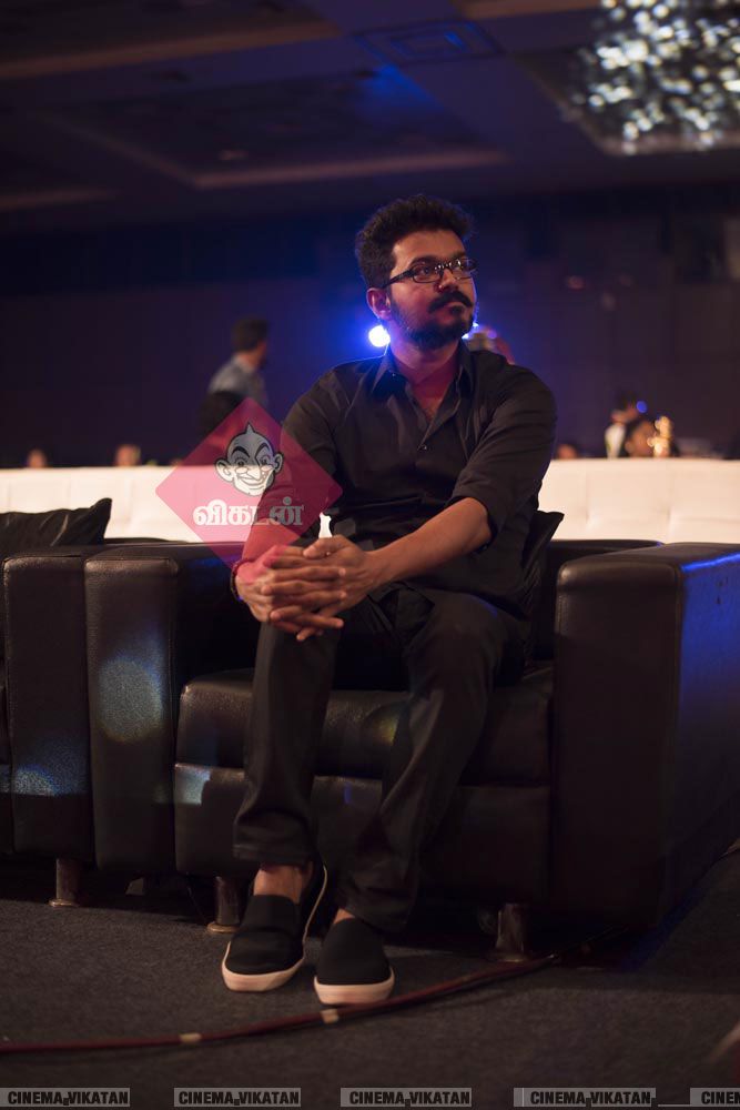 விஜய்யின் மெர்சலான எக்ஸ்ளூசிவ் போட்டோ ஆல்பம்..! #HBDMersalVijay விஜய்யின் மெர்சலான எக்ஸ்ளூசிவ் போட்டோ ஆல்பம்..! #HBDMersalVijay