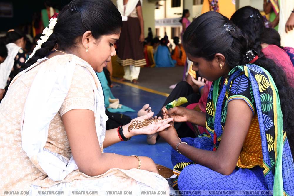 கல்லூரியில் மெஹந்தி கொண்டாட்டம் படங்கள்: படங்கள் - தே.தீக்ஷித் கல்லூரியில் மெஹந்தி கொண்டாட்டம் படங்கள்: படங்கள் - தே.தீக்ஷித்