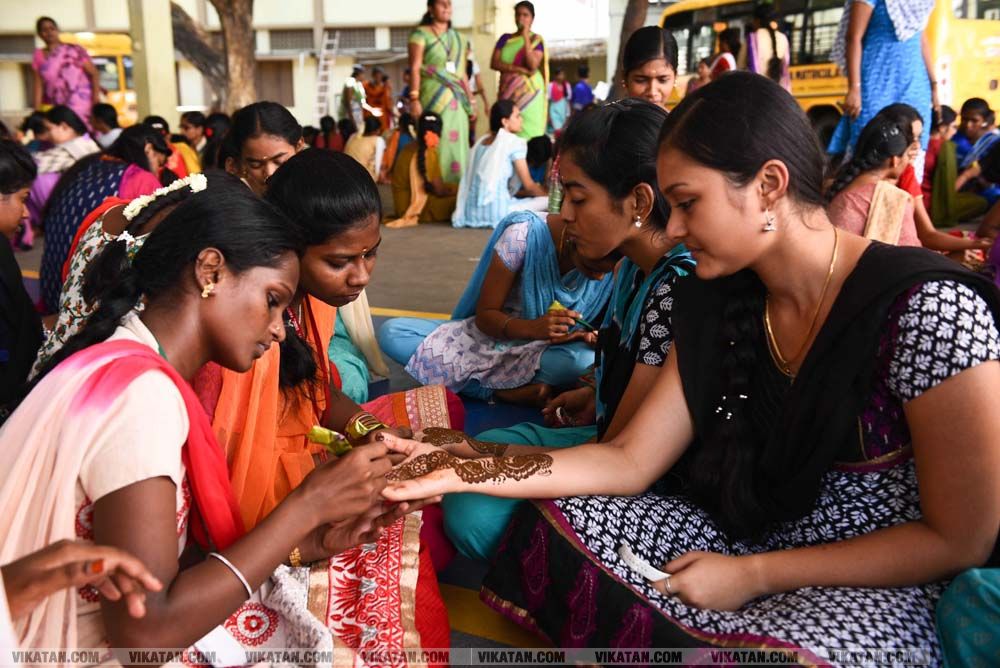 கல்லூரியில் மெஹந்தி கொண்டாட்டம் படங்கள்: படங்கள் - தே.தீக்ஷித் கல்லூரியில் மெஹந்தி கொண்டாட்டம் படங்கள்: படங்கள் - தே.தீக்ஷித்