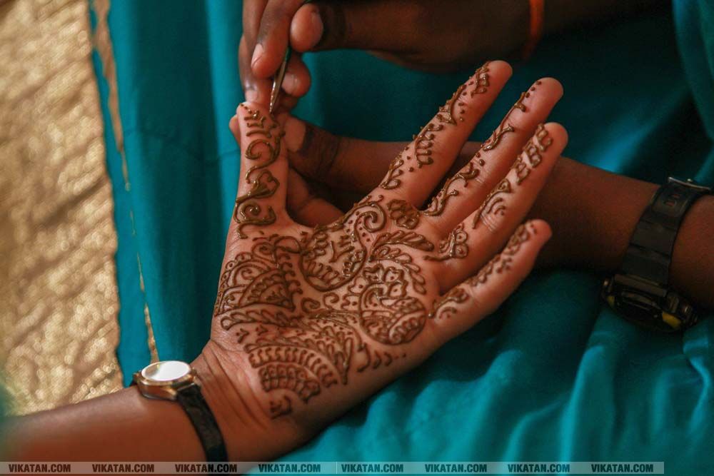 கல்லூரியில் மெஹந்தி கொண்டாட்டம் படங்கள்: படங்கள் - தே.தீக்ஷித் கல்லூரியில் மெஹந்தி கொண்டாட்டம் படங்கள்: படங்கள் - தே.தீக்ஷித்