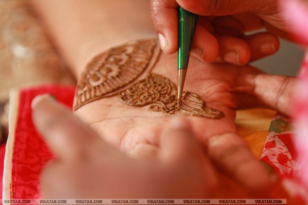 கல்லூரியில் மெஹந்தி கொண்டாட்டம் படங்கள்: படங்கள் - தே.தீக்ஷித் கல்லூரியில் மெஹந்தி கொண்டாட்டம் படங்கள்: படங்கள் - தே.தீக்ஷித்